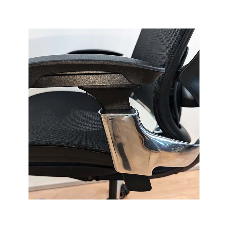 i-Care Excell ergonomic chair | iconic by Subsonic